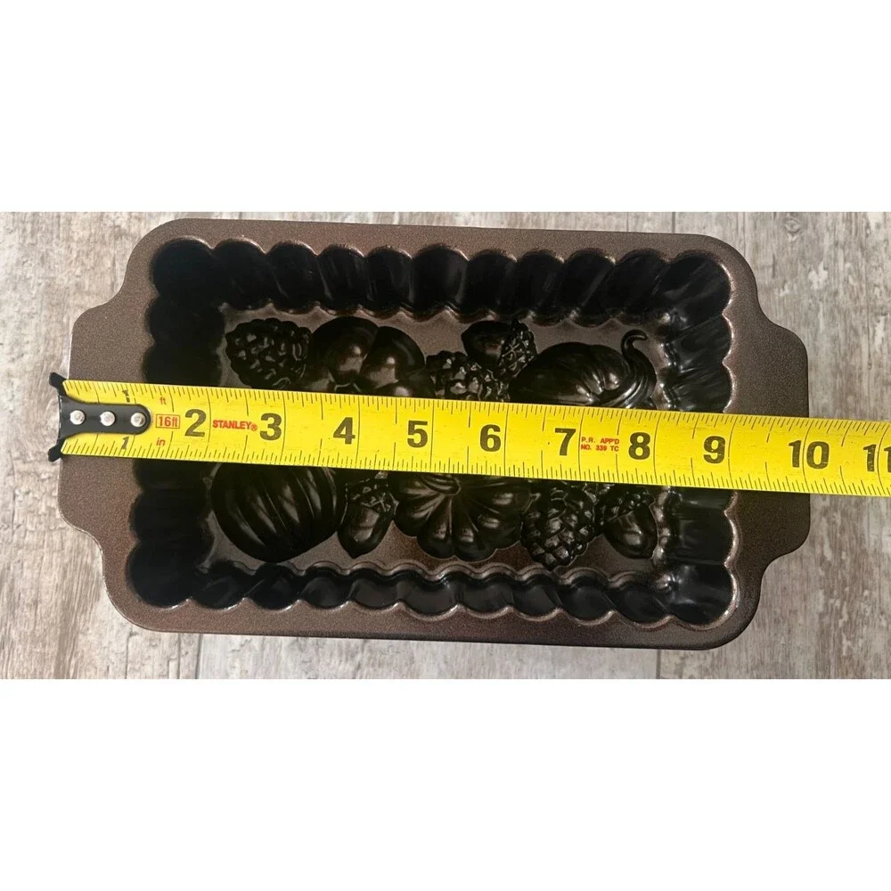 Nordic Ware Harvest Bounty Loaf Pan 6 Cup Cast Aluminum Pumpkin Acorn Fall Autum